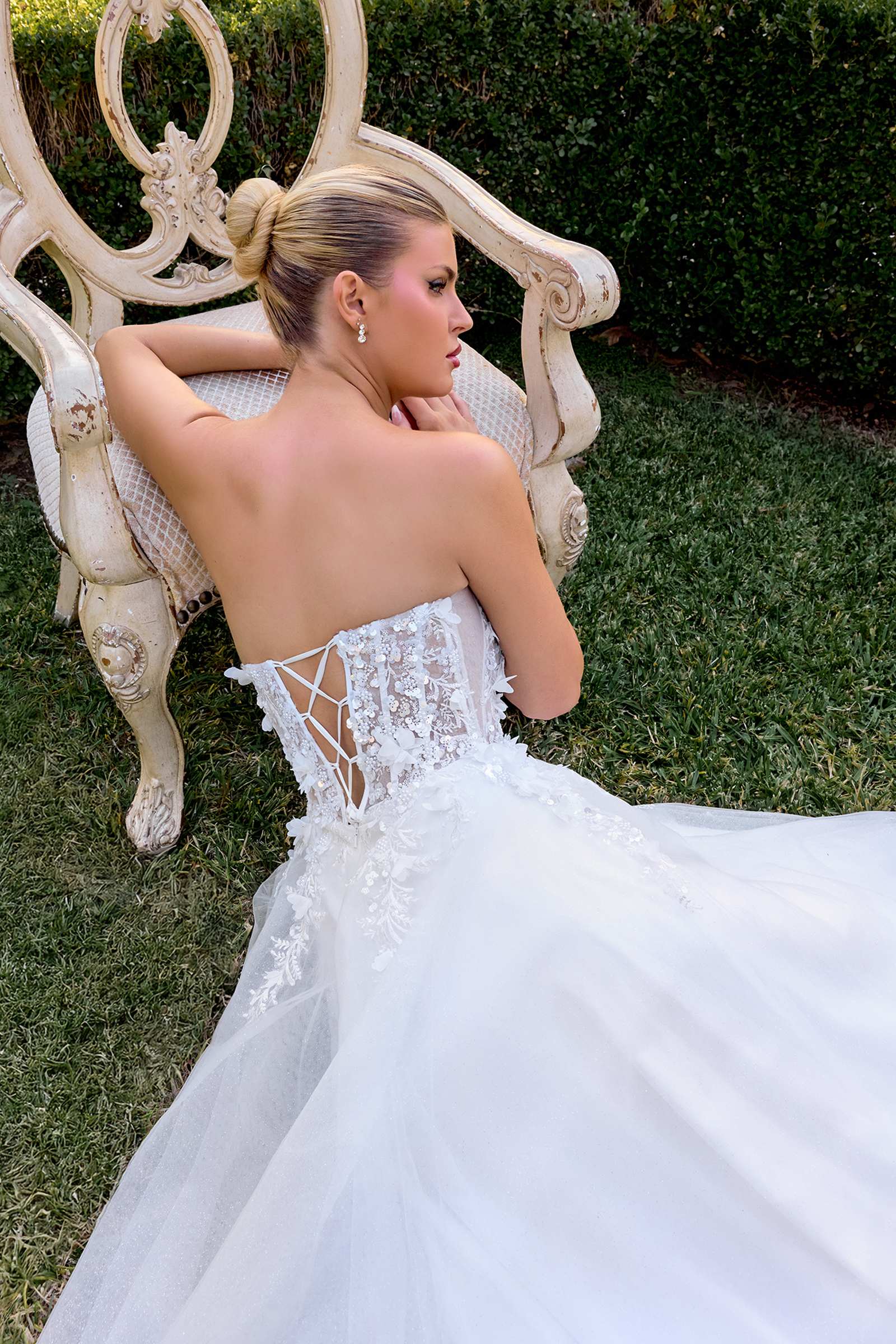 Sweetheart Neck 3D Floral Applique A-Line Strapless Gown