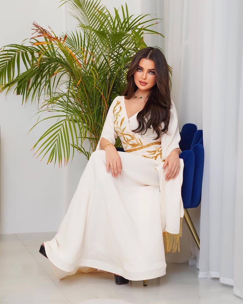 WHITE KAFTAN